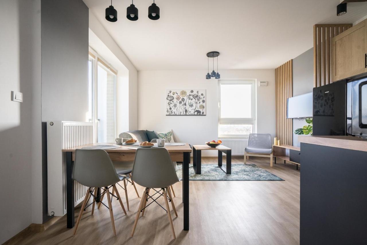 Bizapartments - Modern Flats With Parking Варшава Экстерьер фото