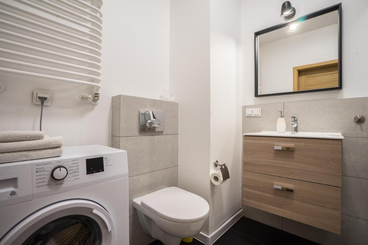 Bizapartments - Modern Flats With Parking Варшава Экстерьер фото