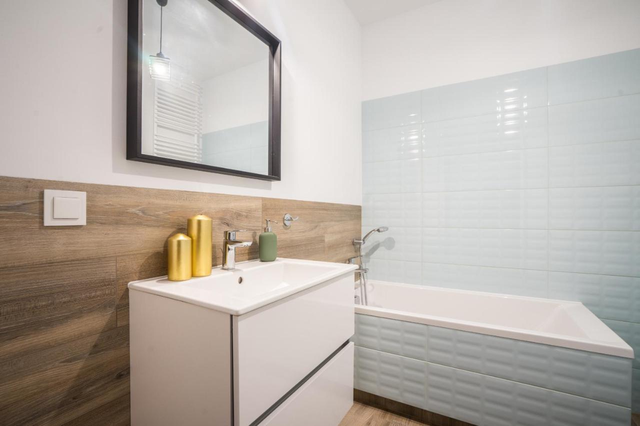 Bizapartments - Modern Flats With Parking Варшава Экстерьер фото