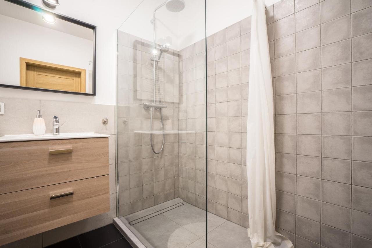Bizapartments - Modern Flats With Parking Варшава Экстерьер фото