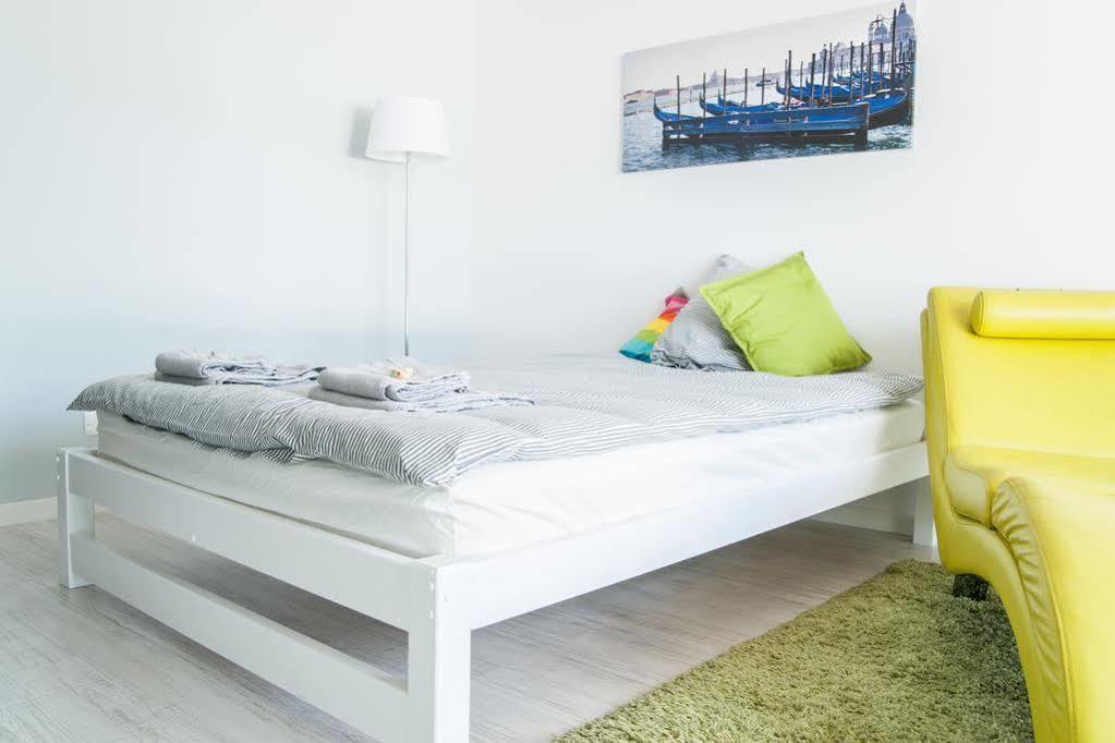 Bizapartments - Modern Flats With Parking Варшава Экстерьер фото